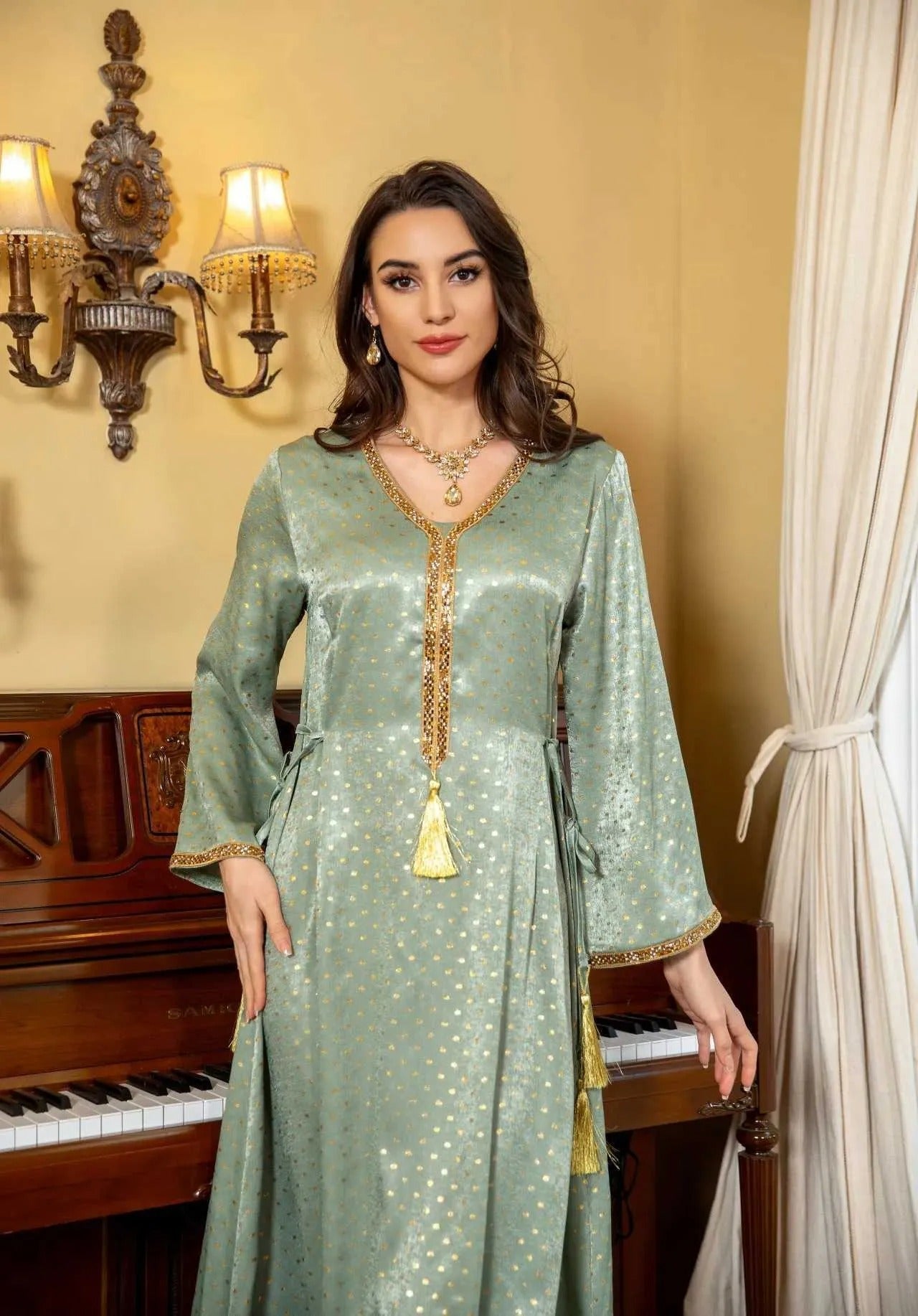 Dubai Muslim Women Casual Long Dresses Moroccan Saudi kaftan Clothing Solid Velour Belted Gold Stamping Abayas 2024 New