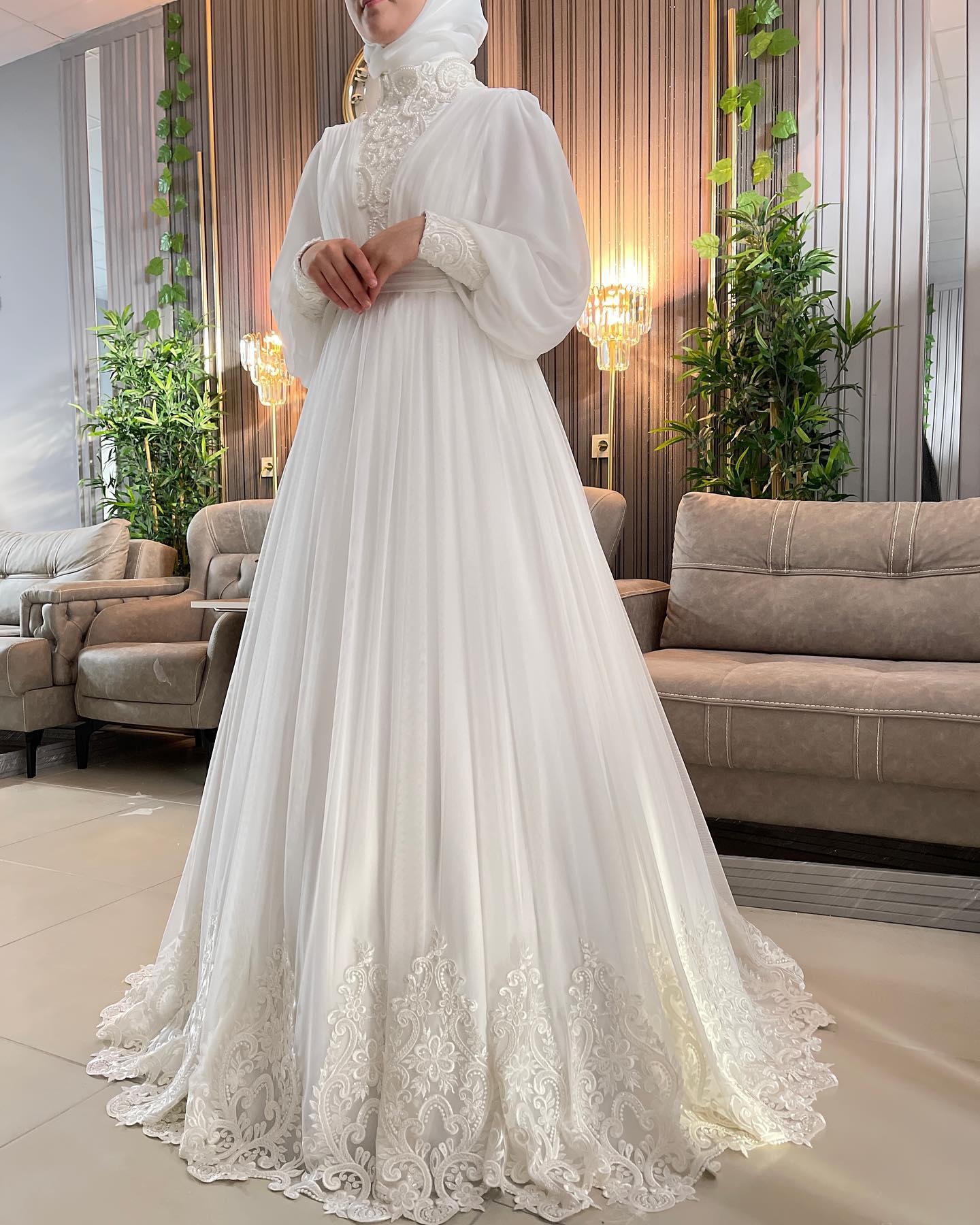 Elegant Lace Muslim Wedding Dresses Dubai Arabic Hijab Bridal Gowns for Bride Pearls Appliques Long Sleeves Robe De Mariee