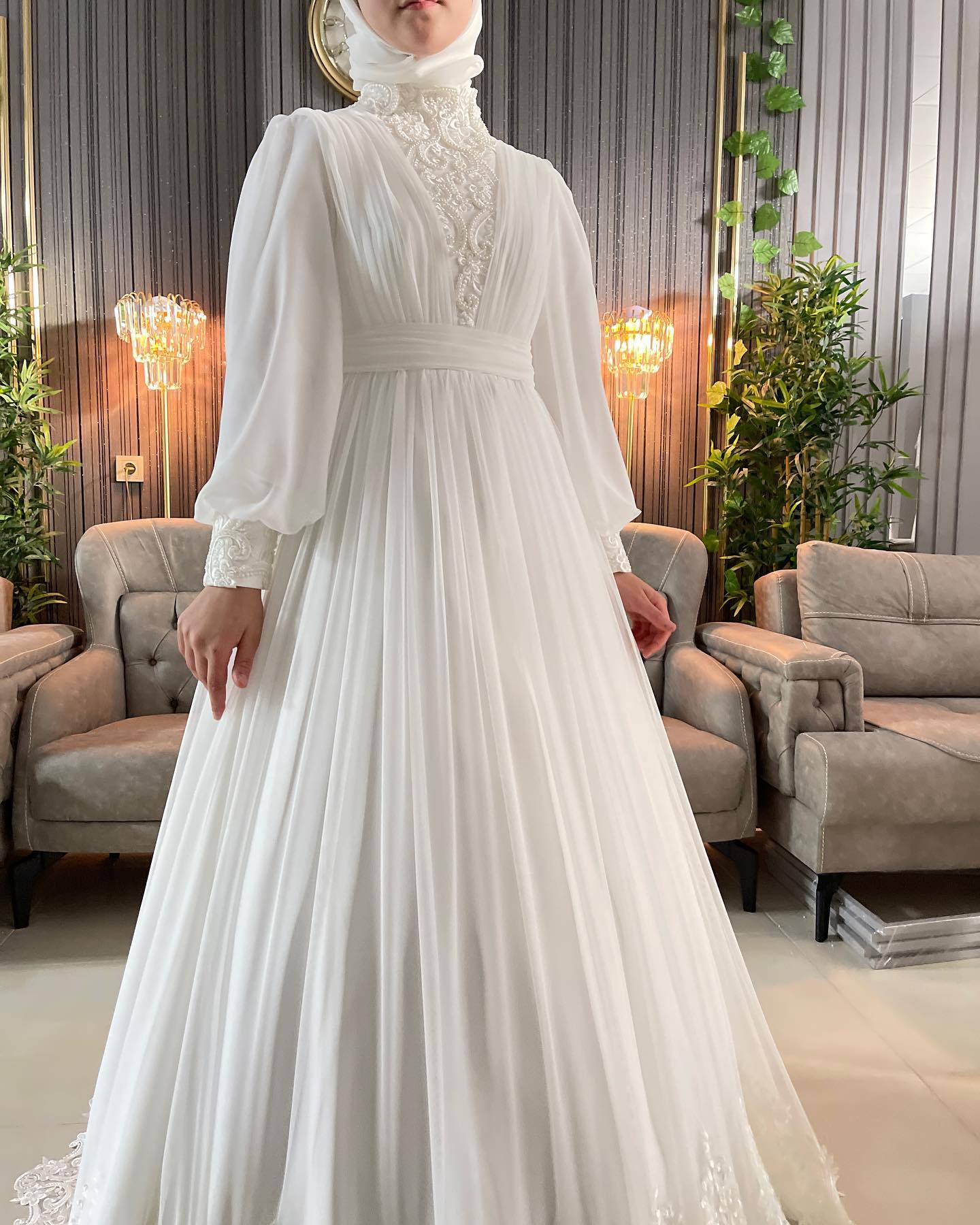 Elegant Lace Muslim Wedding Dresses Dubai Arabic Hijab Bridal Gowns for Bride Pearls Appliques Long Sleeves Robe De Mariee