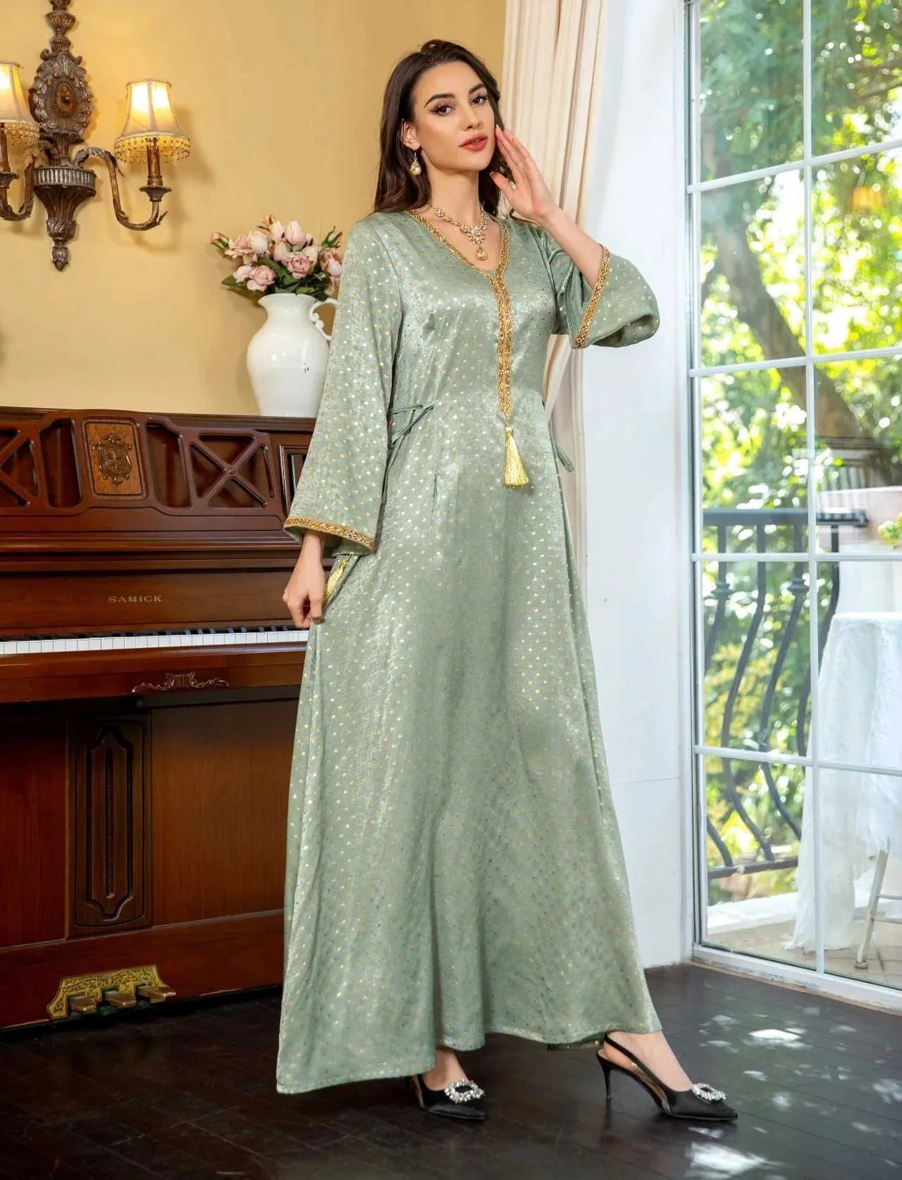 Dubai Muslim Women Casual Long Dresses Moroccan Saudi kaftan Clothing Solid Velour Belted Gold Stamping Abayas 2024 New