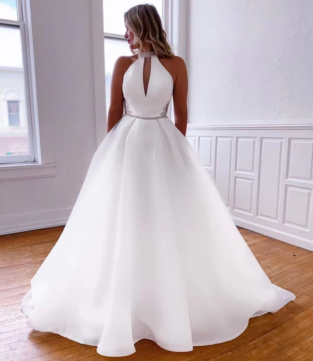 Simple A Line Boho Wedding Dresses for Women White Organza High Neck Crystals Bridal Gowns Robe De Mariage with Pockets