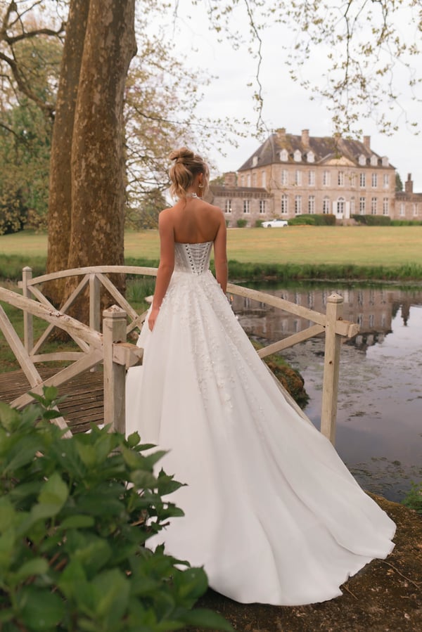 Elegant A-Line Wedding Dress with Halter Neckline, Open Shoulders, and Pearl Embellishments