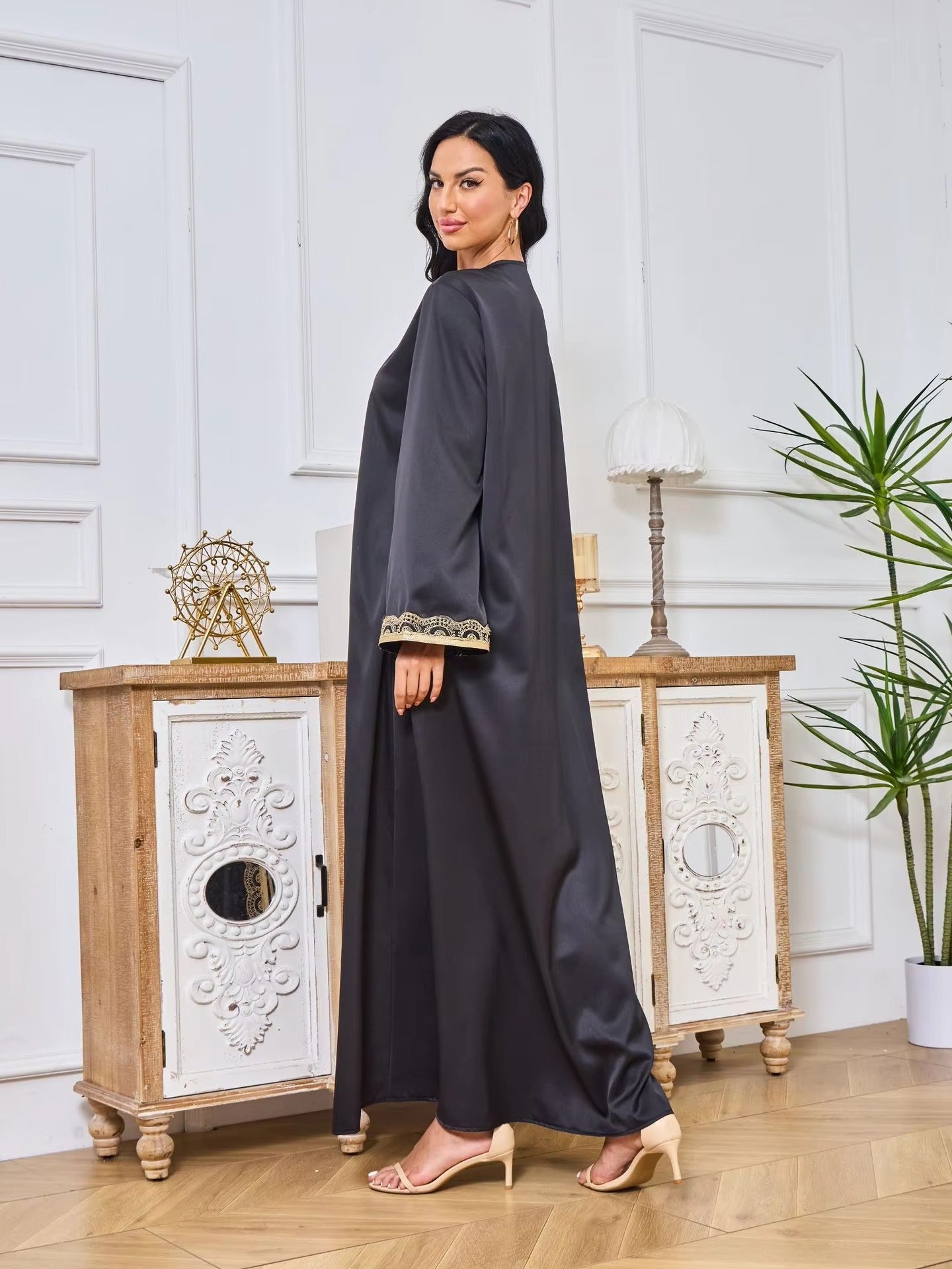 Modest Fashion Turkish Long Dresses Islamic Clothing For Women Embroidery Full Sleeve V-Neck Sashes Muslim Abaya