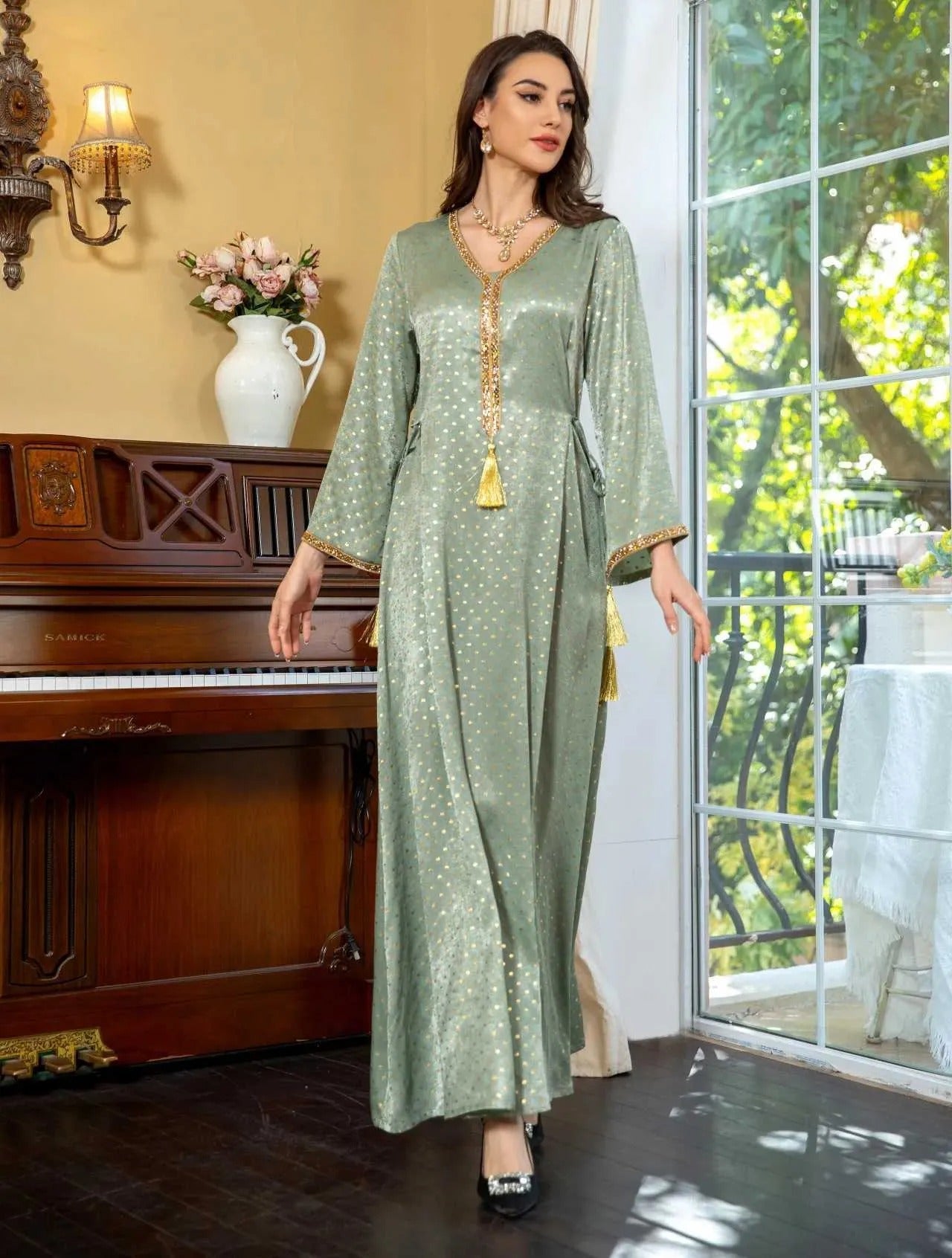 Dubai Muslim Women Casual Long Dresses Moroccan Saudi kaftan Clothing Solid Velour Belted Gold Stamping Abayas 2024 New