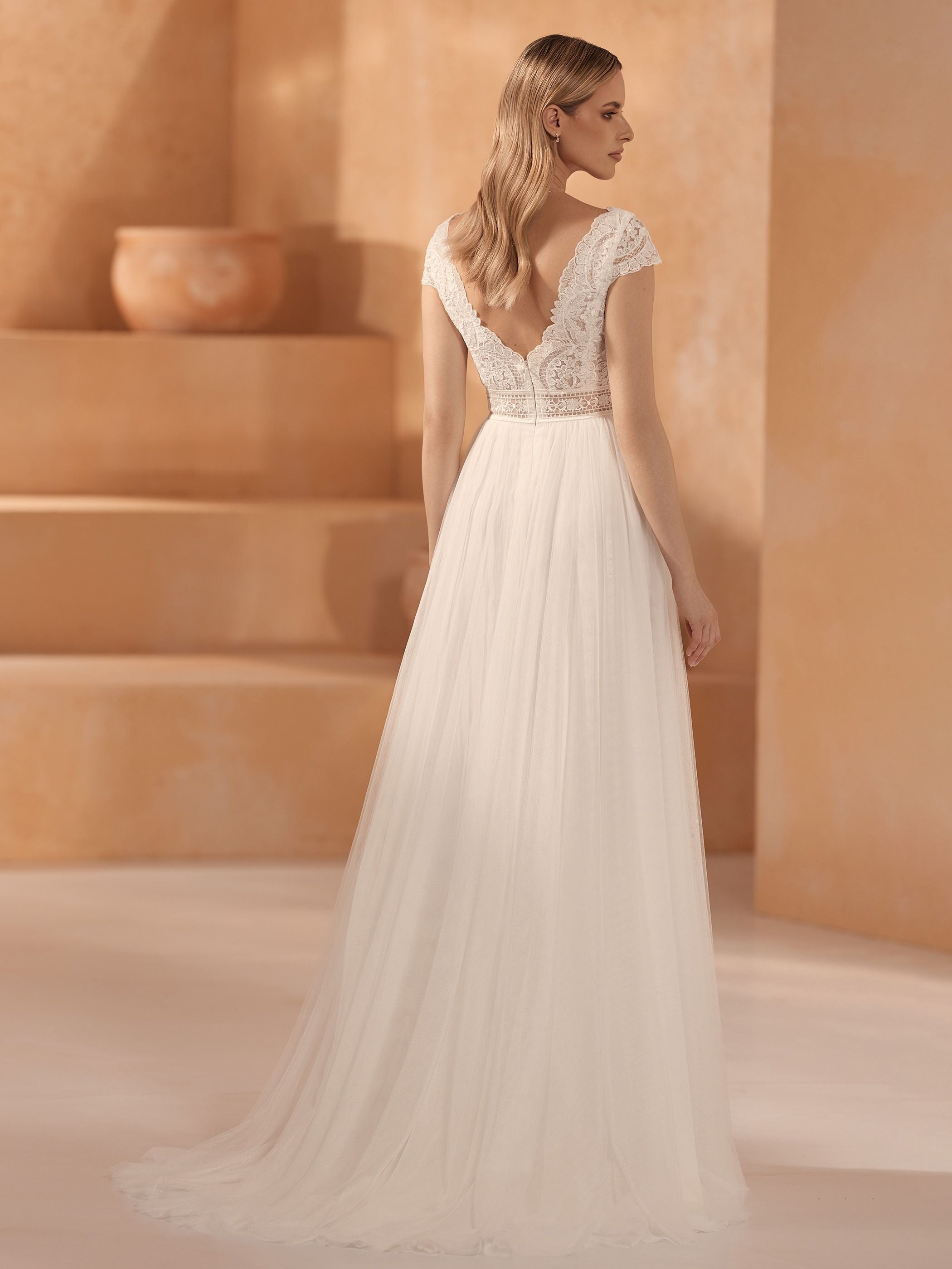 Elegant Fascinating Wedding Dresses Sexy Lace Appliques Beautiful Deep V-neck Short Sleeved High Slit Bridal Gowns