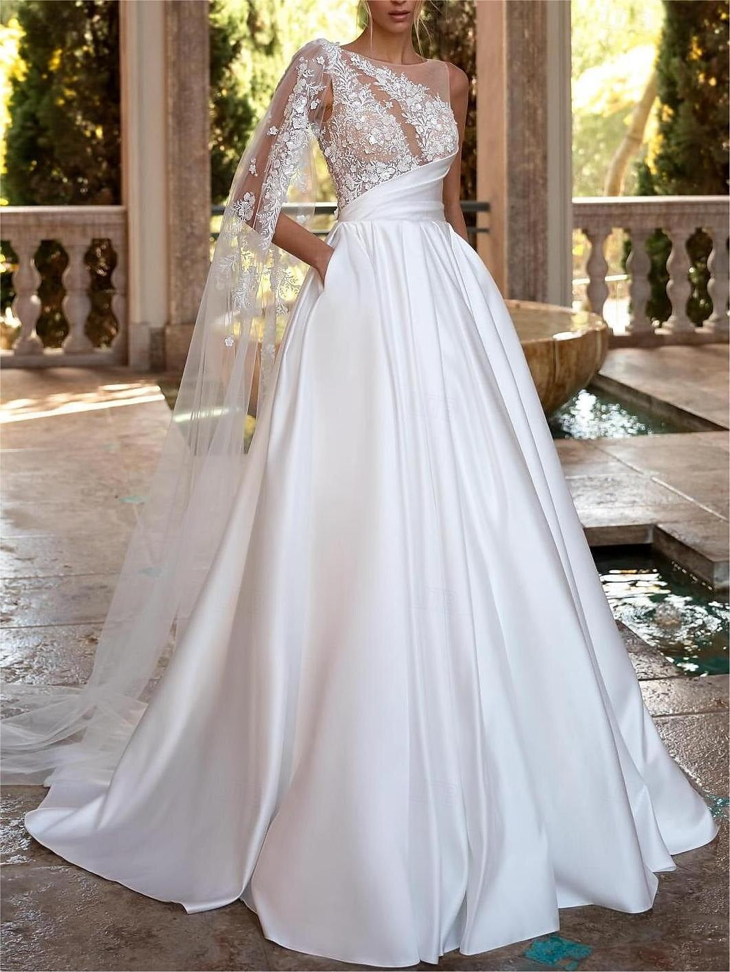 Exquisite Off Shoulder Beach A-Line Fluffy Wedding Dresses Sexy Backless Lace Backless Sweep Train Bridal Gowns