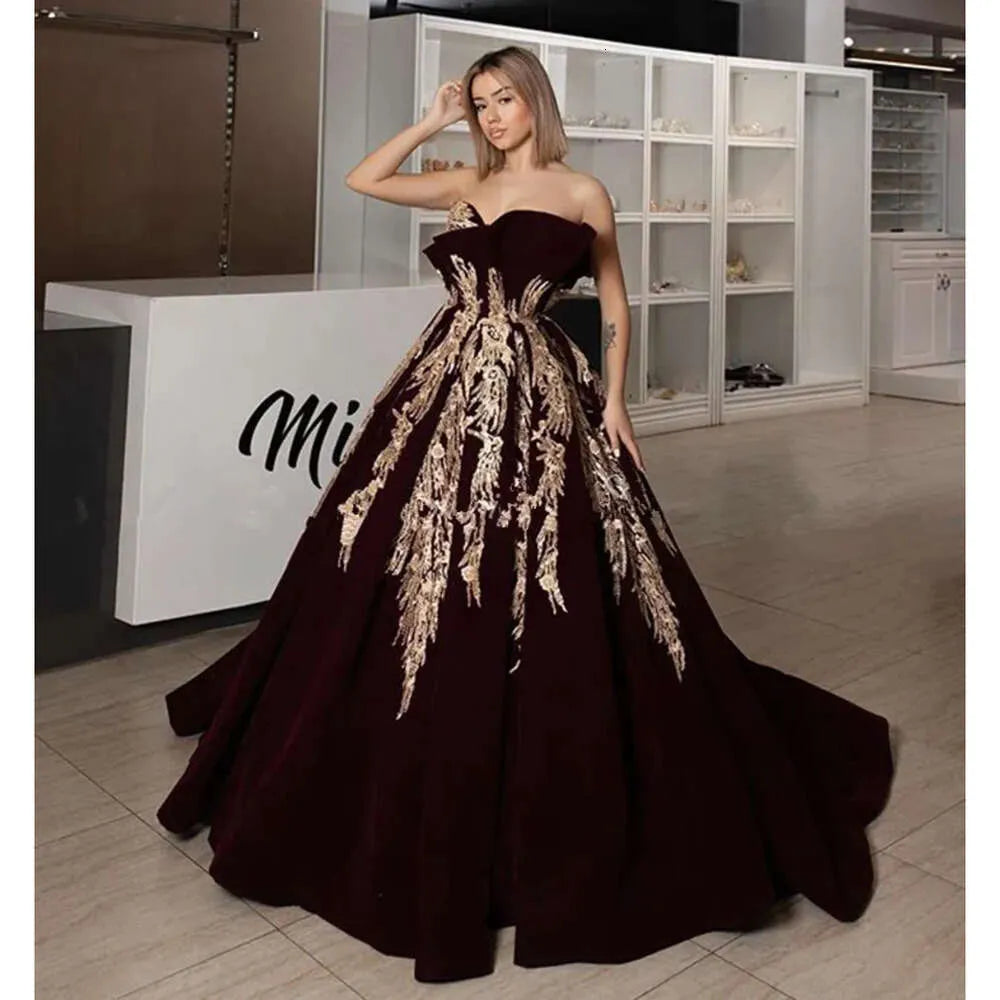 Caftan Evening Dress Burgundy Velvet A Line Prom Dresses Arabic Gold Lace Applique Ruched Dubai Formal Party Gowns