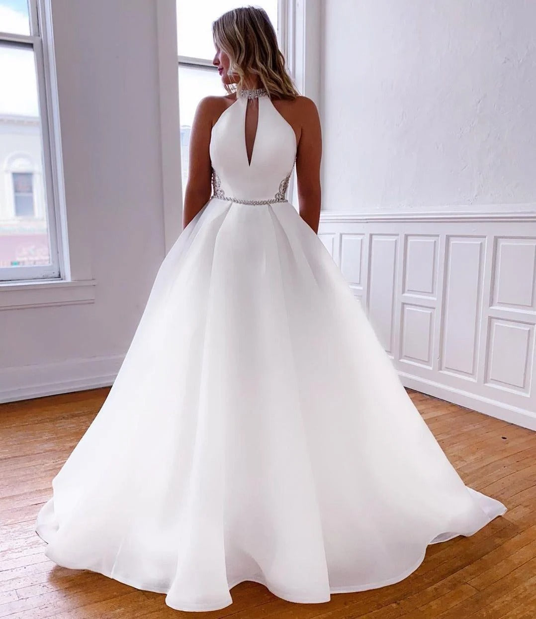 Simple A Line Boho Wedding Dresses for Women White Organza High Neck Crystals Bridal Gowns Robe De Mariage with Pockets