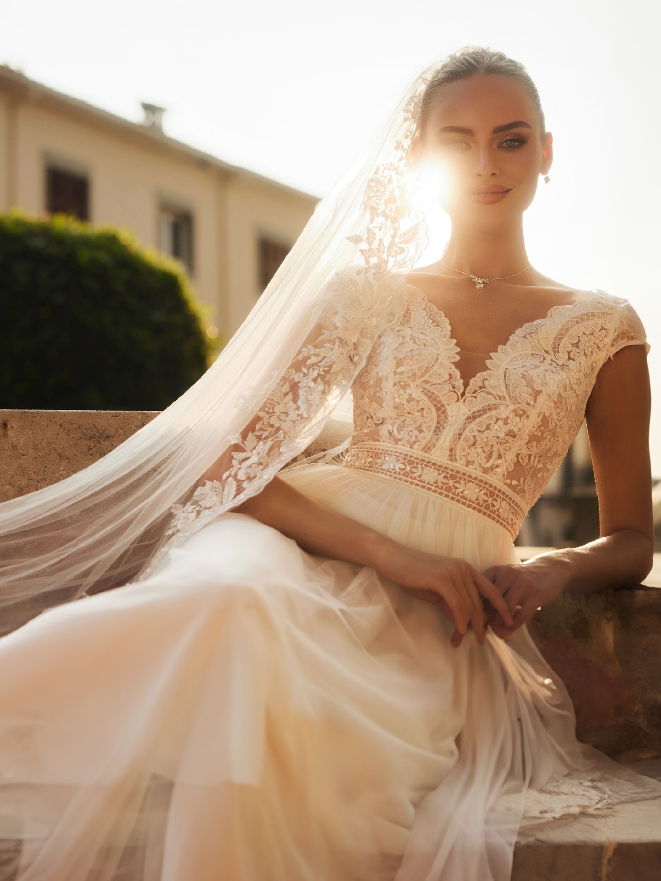 Elegant Fascinating Wedding Dresses Sexy Lace Appliques Beautiful Deep V-neck Short Sleeved High Slit Bridal Gowns