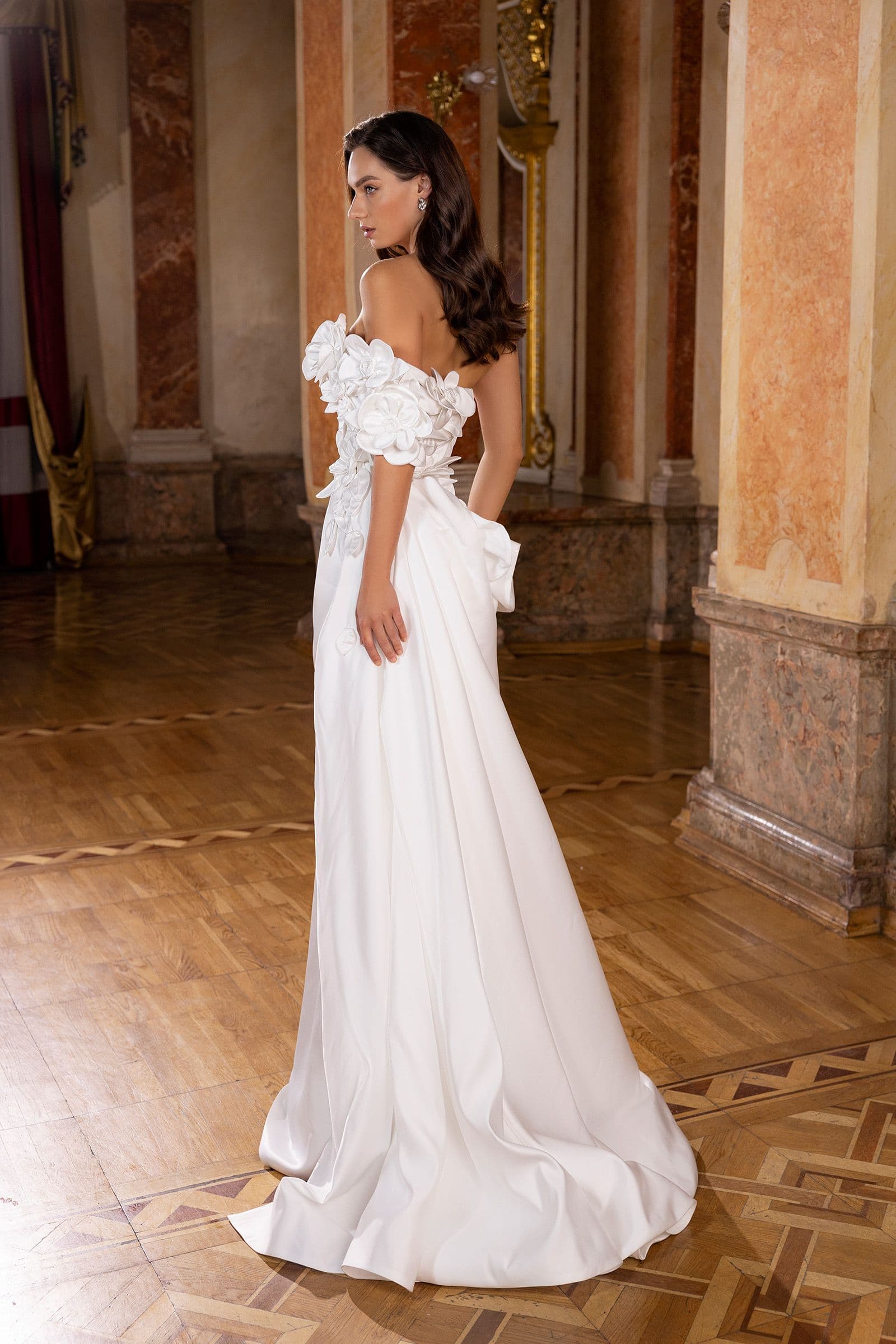 Gorgeous Satin Romantic Wedding Dresses Mermaid Off Shoulder