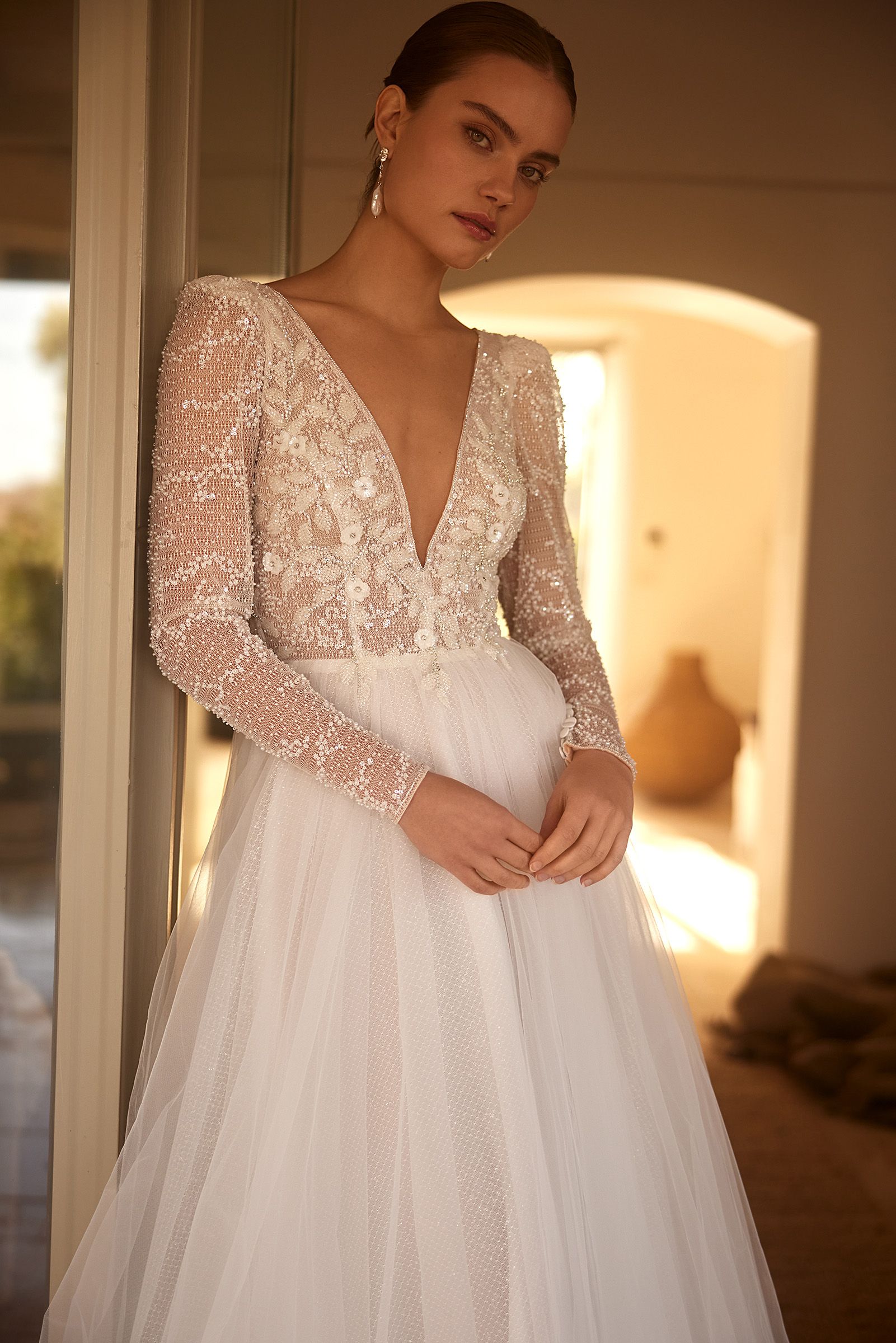Deep V-neck Appliques Lace Long Sleeve Tulle Wedding Dress for Women A-line Court Backless Wedding Party Gown