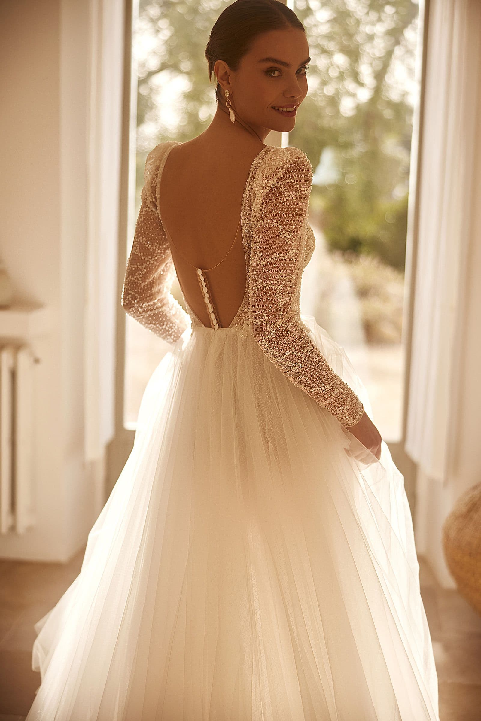 Deep V-neck Appliques Lace Long Sleeve Tulle Wedding Dress for Women A-line Court Backless Wedding Party Gown